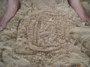 Peter Kuthan sketches in the sand
